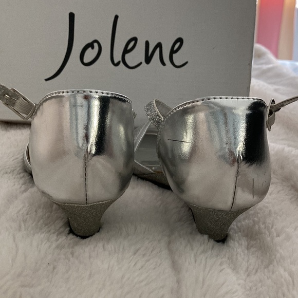 Gorgeous silver fancy shoes for girls - Picture 3 of 5